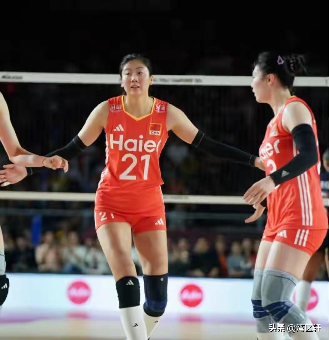 中国女排2025年世锦赛第九名的成绩尚未平息争议，5名球员获评国际级运动健将的消
