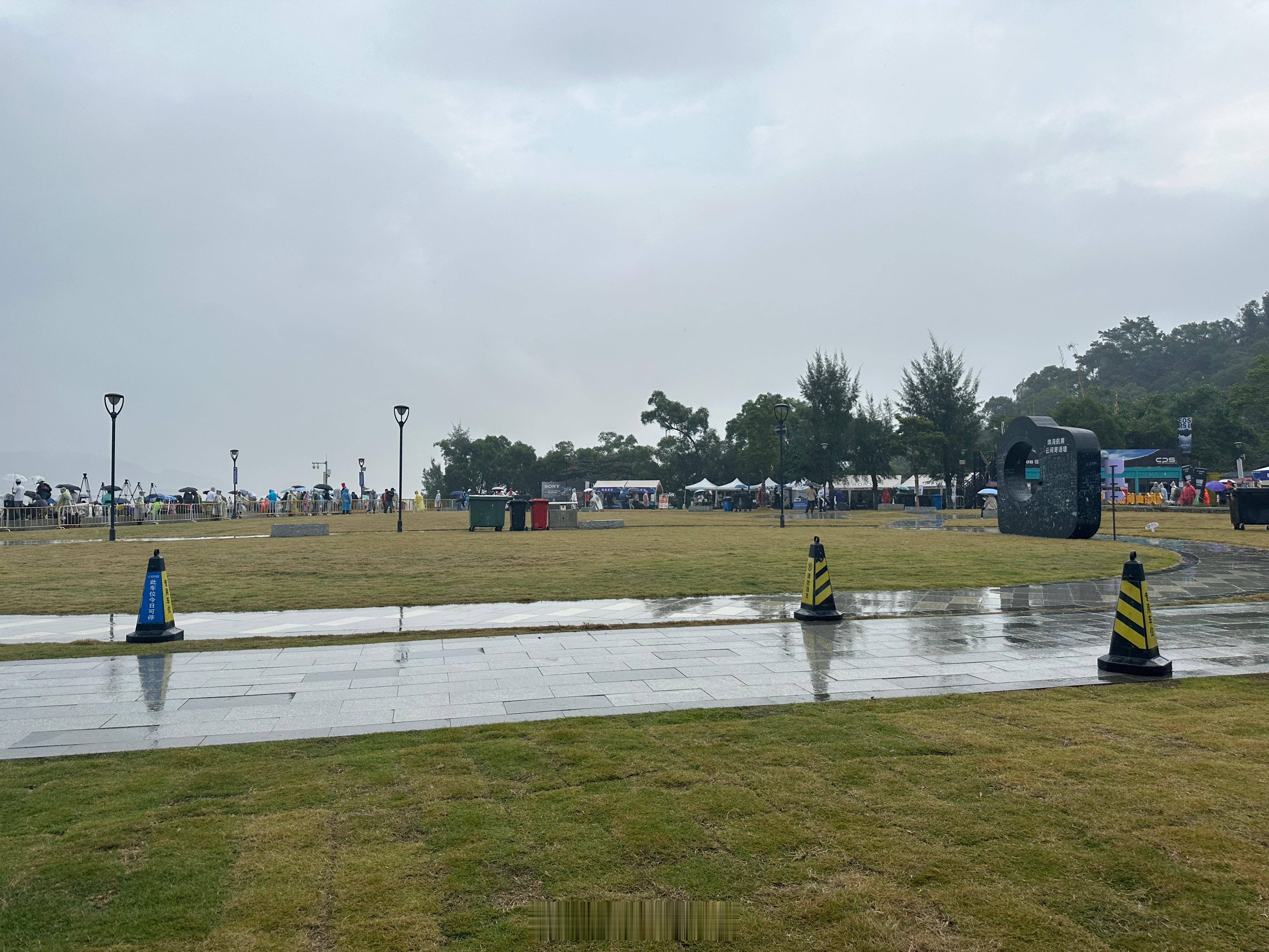 马拉松终点暴雨 