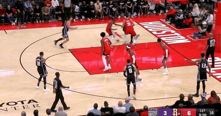 火箭压迫式防守真不科学！三分钟造成国王五次失误，阿们汤普森抢断反击




火箭