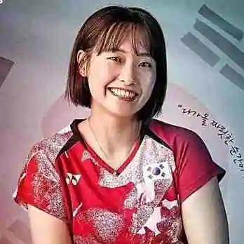 中国羽毛球队里帅哥众多，像冯彦哲就非常不错，蔡侑玎要是感兴趣可以好好处处！[赞]