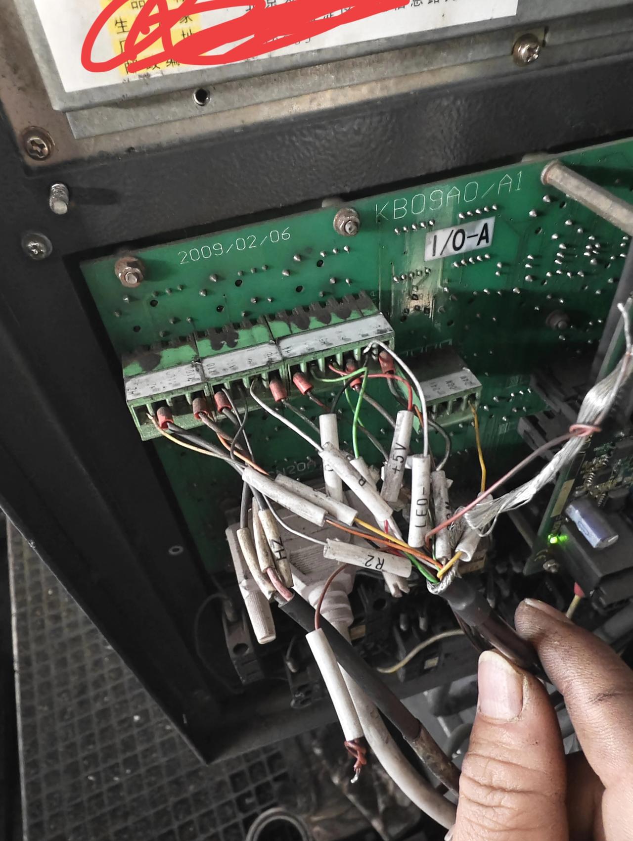 咱厂不差钱，老板有的是钱，设备修不好叫外面供应商修或外面专业人士修，小修几百上千