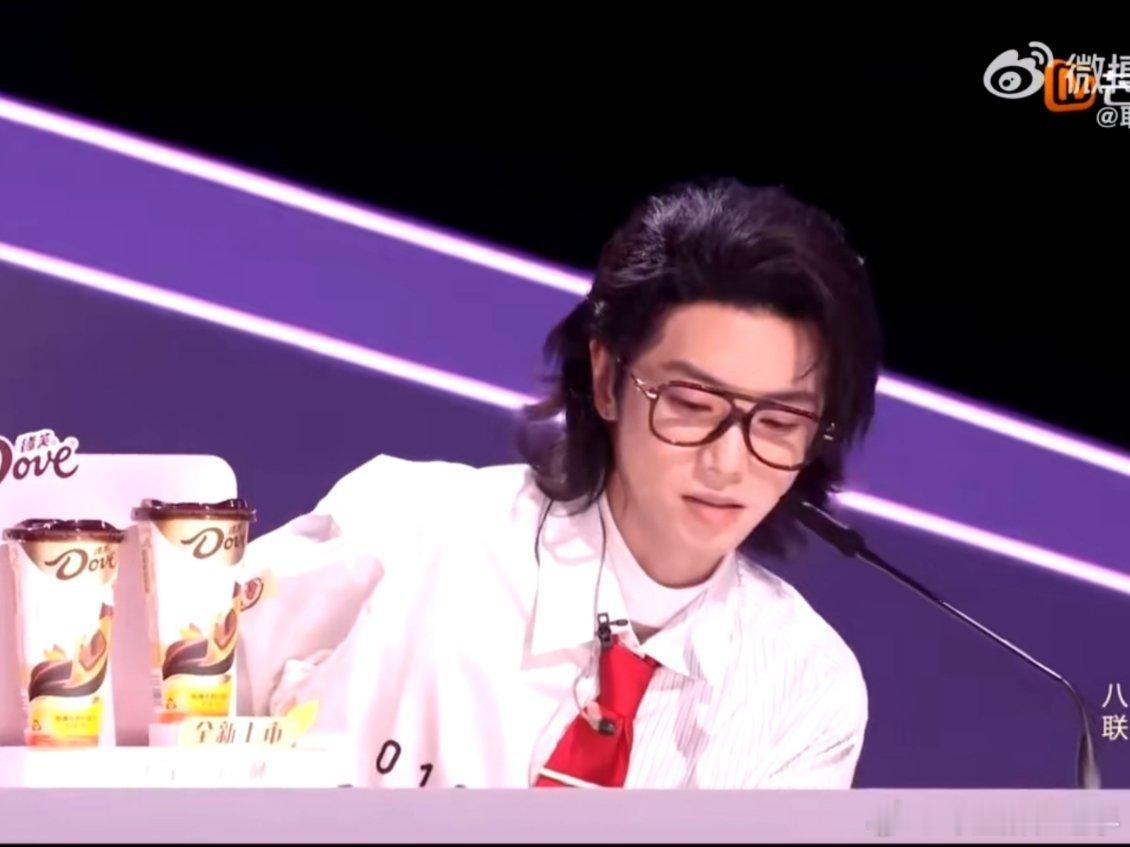 花花上班，人还在，脑子已经不在了，音乐节、筹备演唱会、直播选比赛选手，真的太忙了