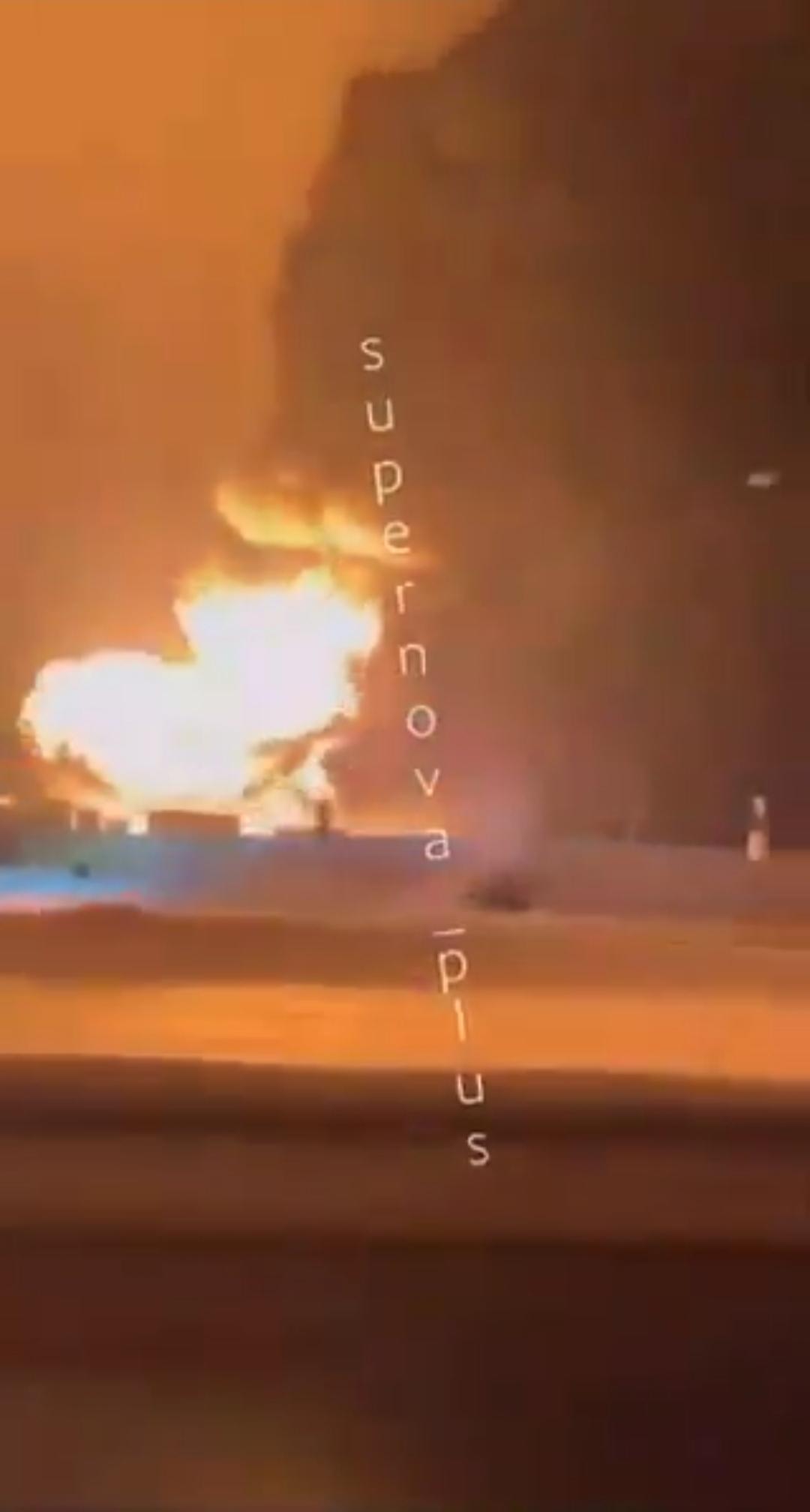 乌克兰自杀式无人机袭击了位于俄罗斯别尔哥罗德州斯塔罗·奥斯科尔的塔特涅夫特石油储