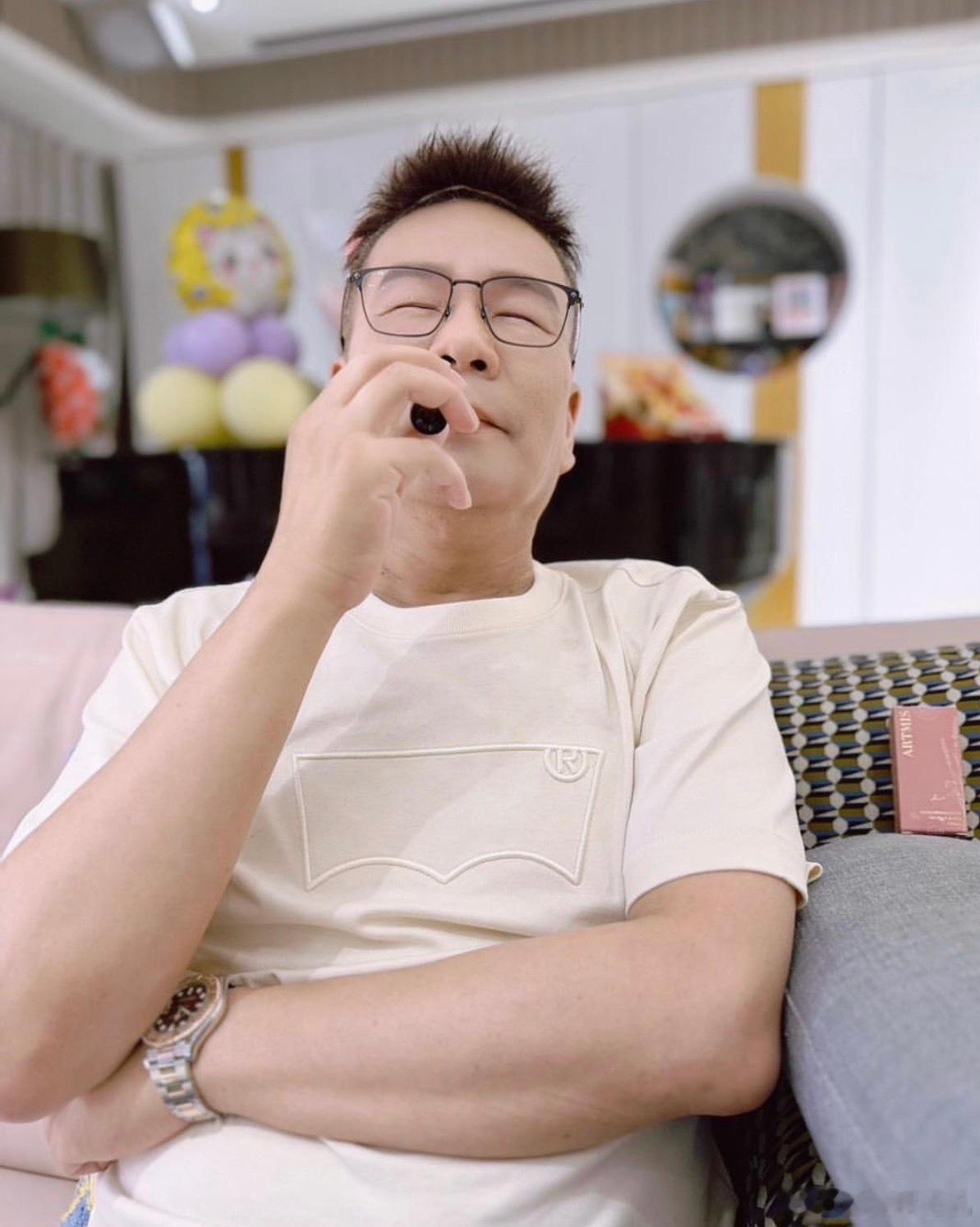 各位观众！沈玉琳已开始赚钱