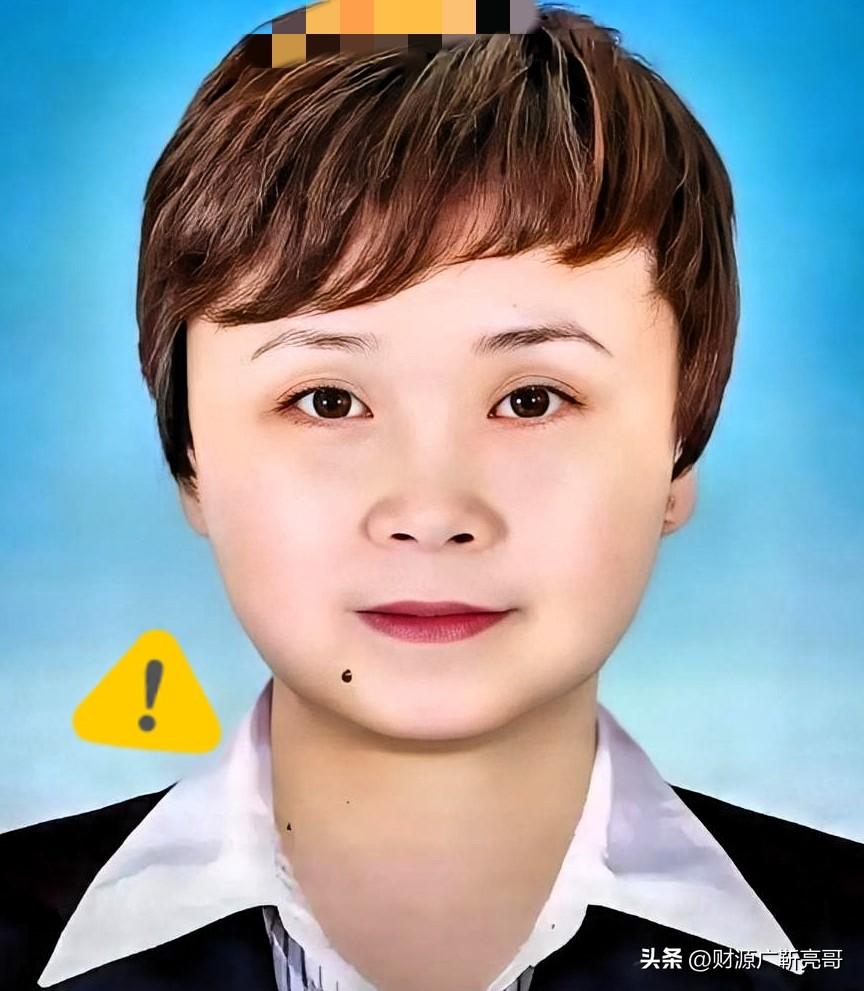 职场上从不缺聪明人，但遇个能真正托付底牌的太难了。

张雪峰为啥单单挑了万霞？