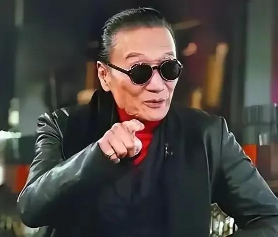 林青霞忽然冲上热搜，这回倒是跟谢贤的遗嘱传言扯到了一块儿。有港媒说，谢贤把九成遗