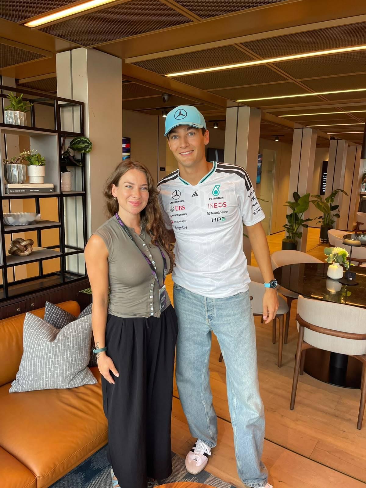 和太阳报记者合影©️Isabellelatifa乔治拉塞尔🇳🇱2026F1荷