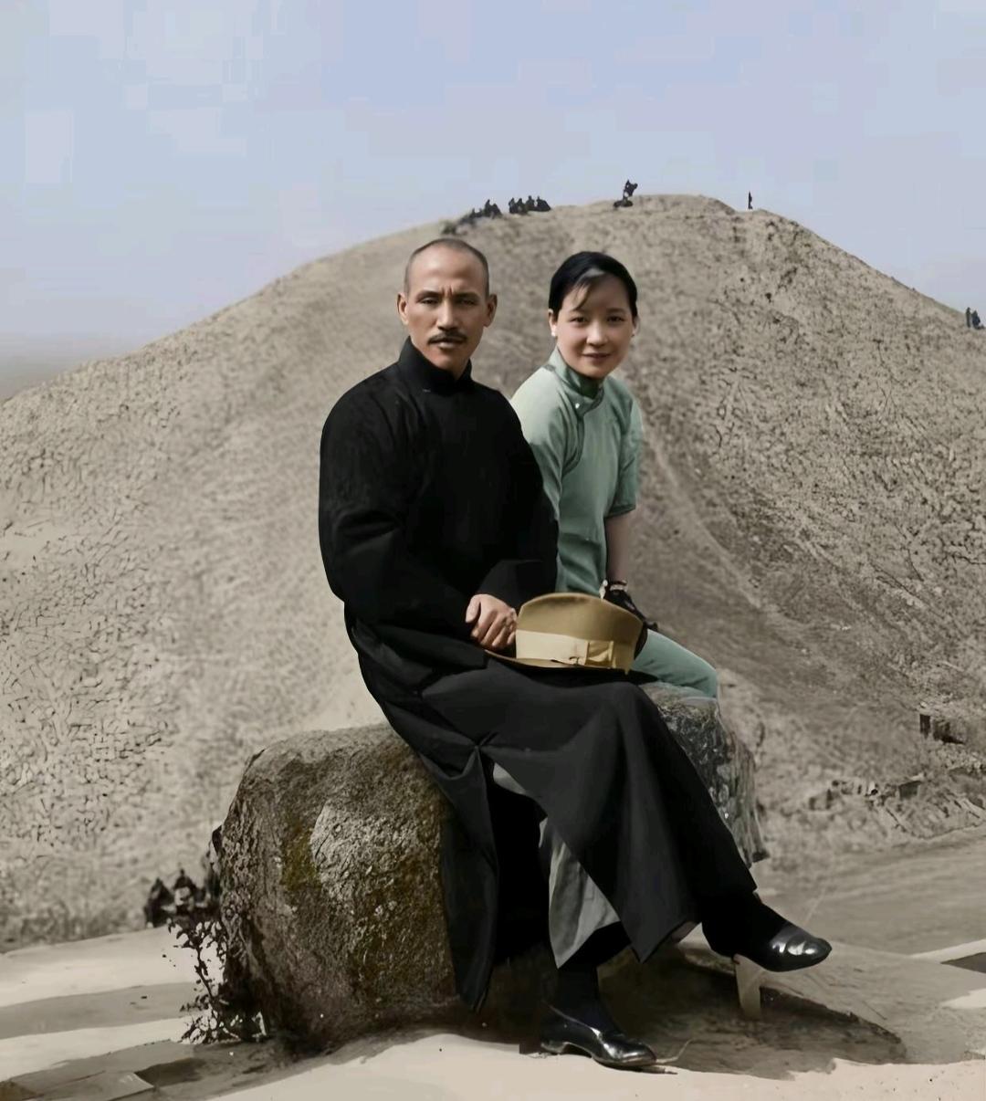 分享几张老照片吧1934年10月中旬，正是江西瑞金苏区红军开始出发长征的时间节点