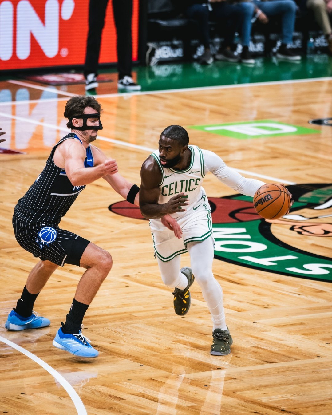 在谈到本赛季的技术犯规问题时，杰伦表示：“这可能是我职业生涯里赛季初期领到的最多