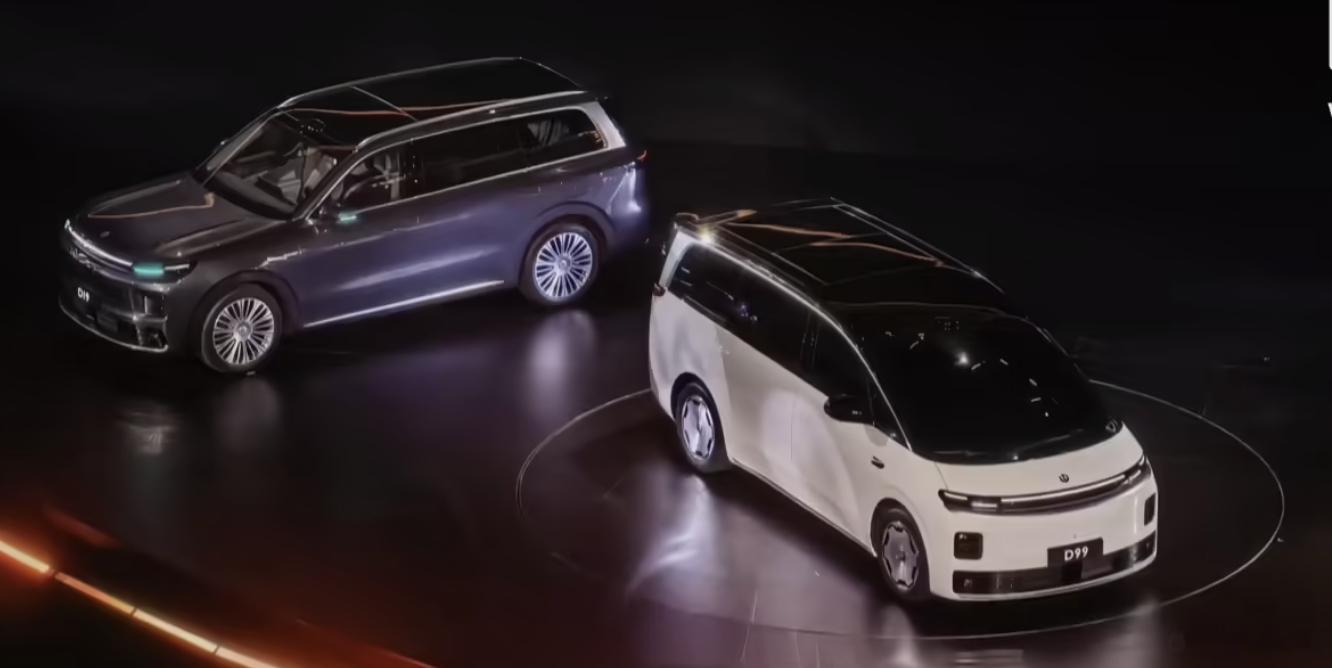 零跑首款 MPV 车型 D99 正式首发，作为品牌旗下的科技豪华旗舰之作，这款新