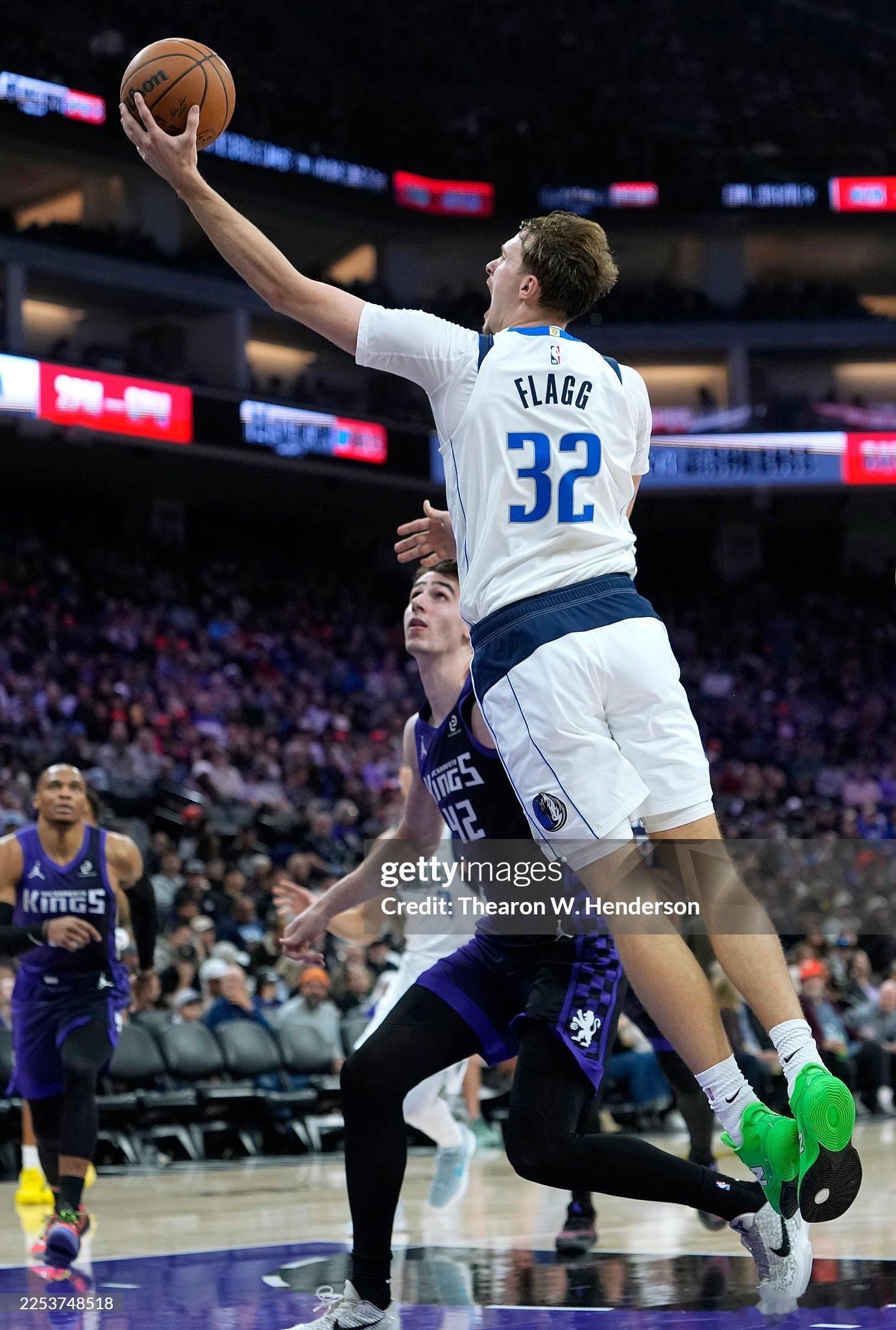 MFFL 弗拉格在12月已经9次砍下20+分。排在全联盟第四位，仅次于约基奇、杜