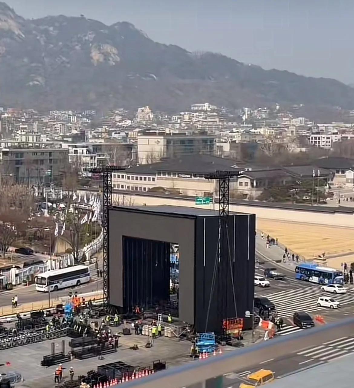 【Theqoo】防弹少年团光化门回归演唱会准备近况.jpg 防弹少年团