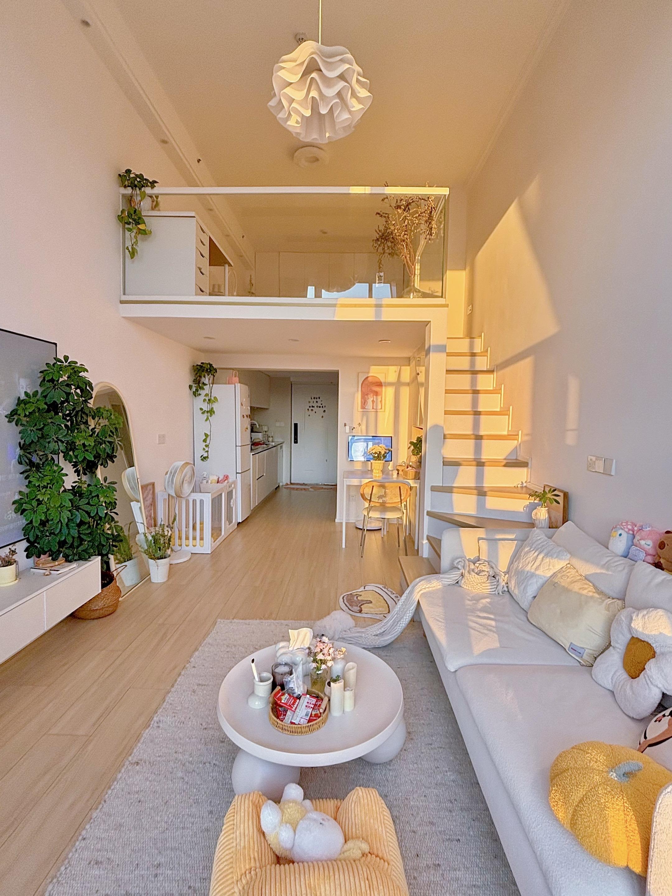 好消息有家了😊❗️坏消息屁大点😂。屁大点的小房子 住起来也可以很幸福呀～