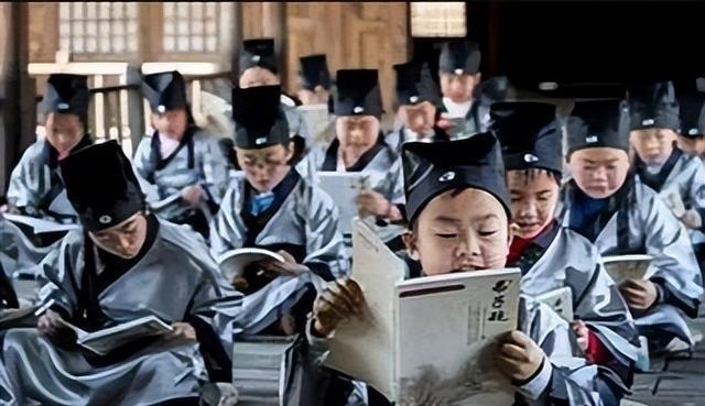 1955年汉语拼音被制定。1958年全国人大批准公布汉语拼音。
1955年，新中