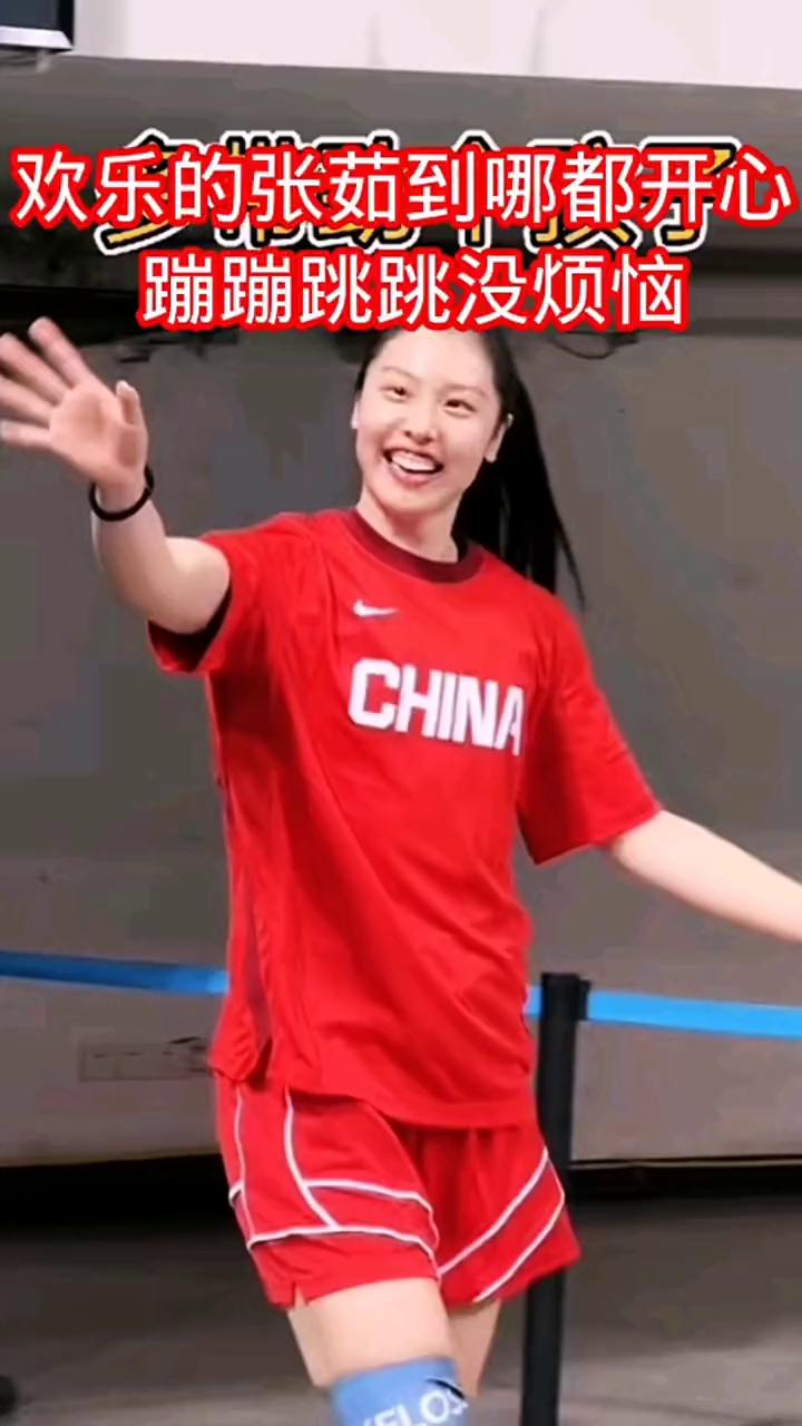 欢乐的张茹到那都开心，蹦蹦跳跳没烦恼。
