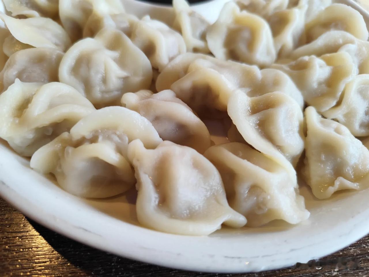 【味觉盛宴中的小遗憾】这次尝试了招牌羊肉水饺配孜然羊肉串的组合，单吃时能感受到鲜