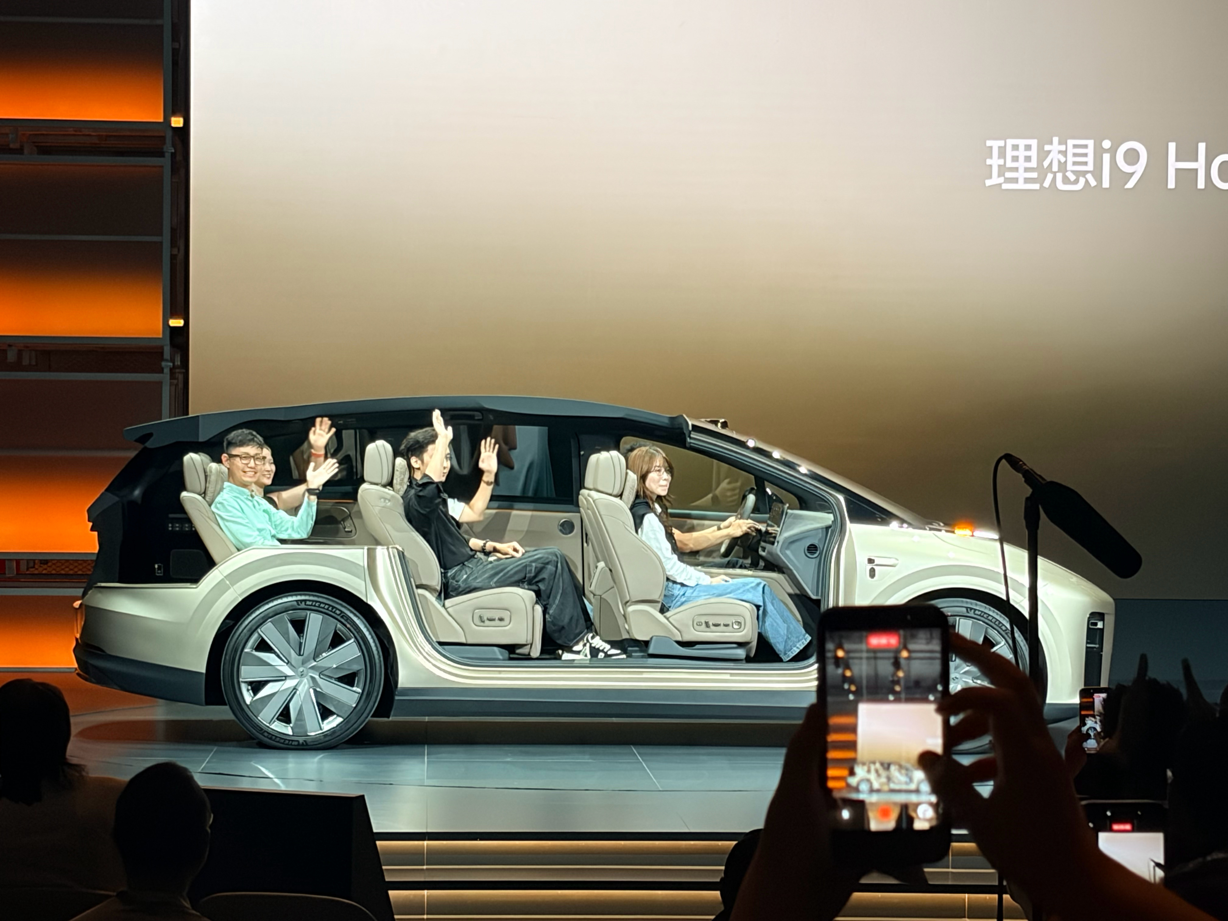 世界上是不是还没有六座敞篷，要不按这个做一个吧。[污] ​​​