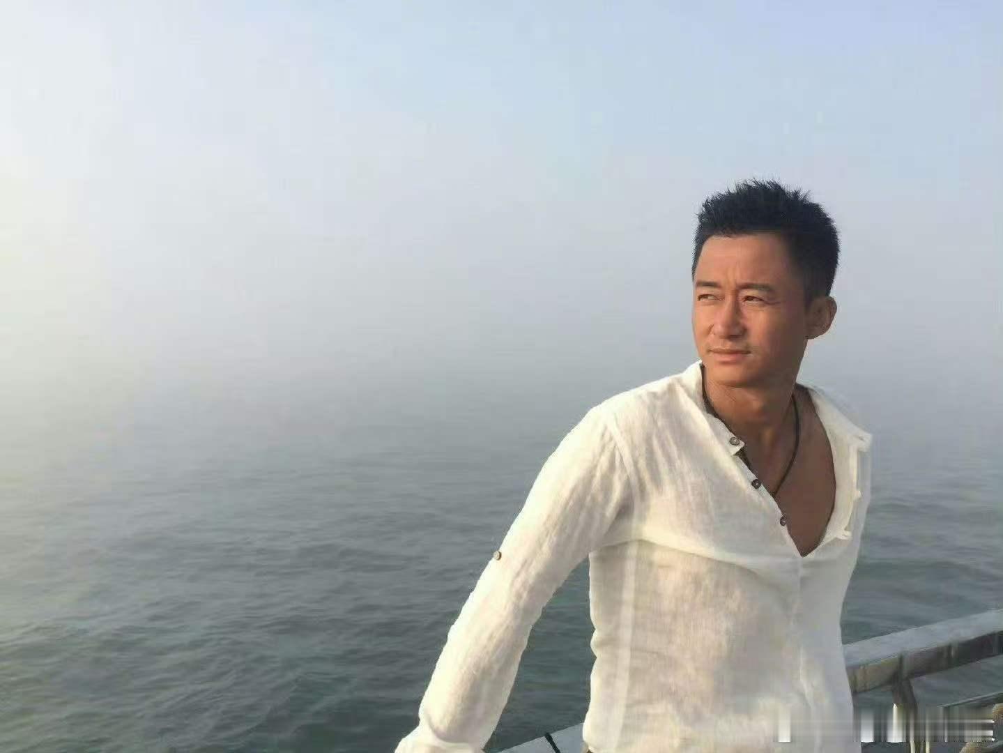 吴京感谢指引走进功夫电影恩师 吴京感谢恩师 票房破9亿，吴京发文：“恩师，您是我