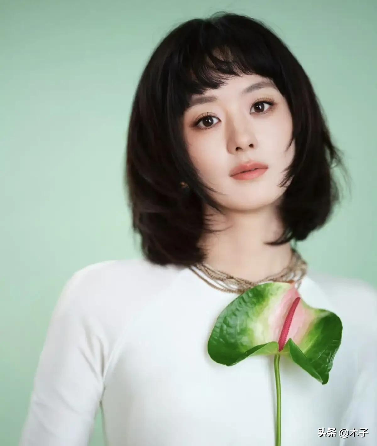 什么叫排面？什么叫实力？38岁的赵丽颖用事实告诉你：她顶着一头短发齐刘海，直接把