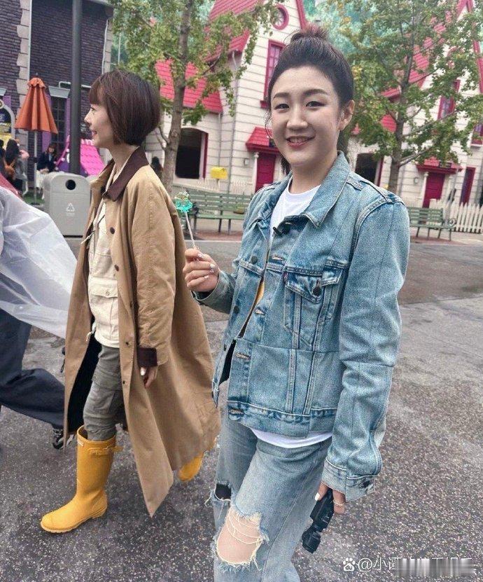 网友偶遇鲁豫，惊叹相貌变化，差点认不出。 ​​​