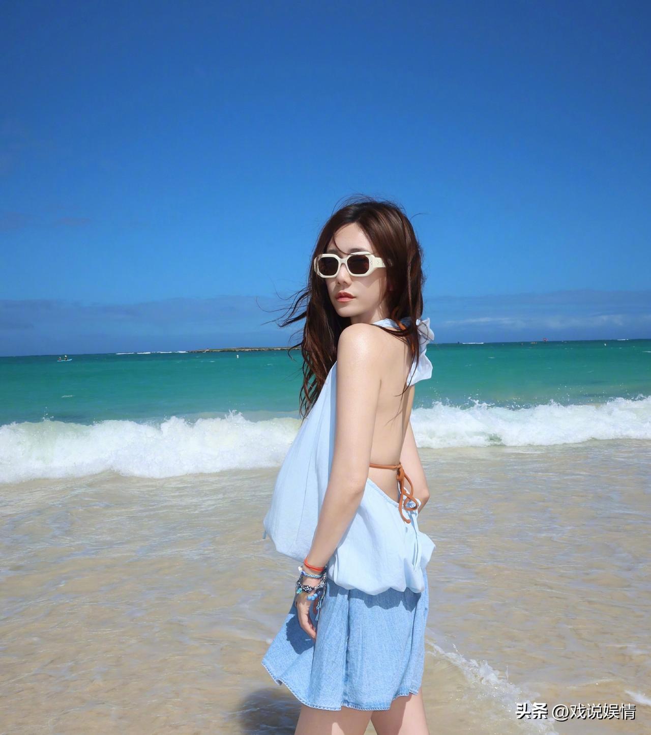 刘芸洛杉矶晒照，每一张穿着都如此清凉！
3月23日，刘芸分享了一组拍摄于洛杉矶的