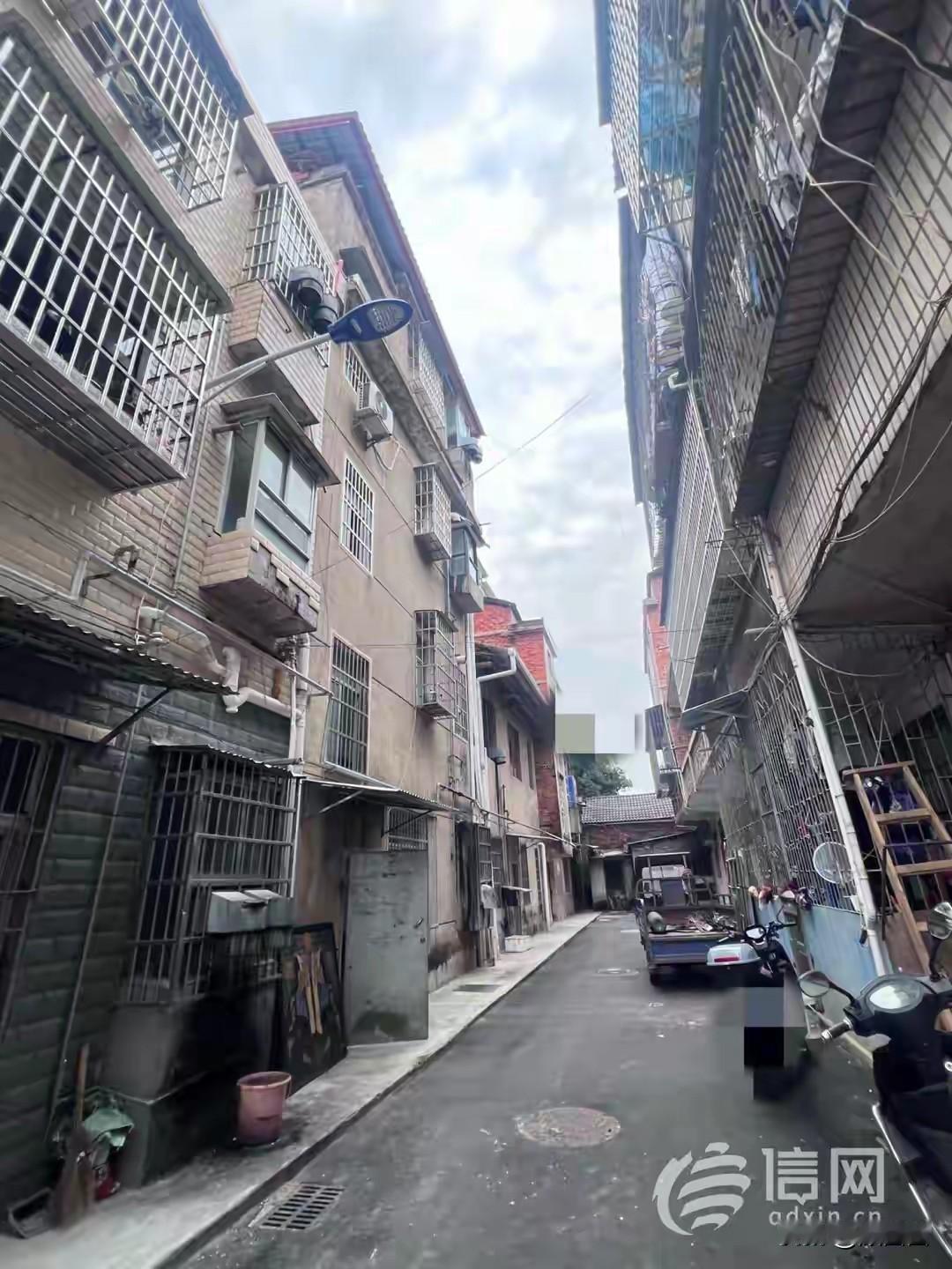 35岁妈妈望着5岁儿子喝下整瓶农药，抢救时催收短信还在疯狂轰炸，这到底是谁的错？