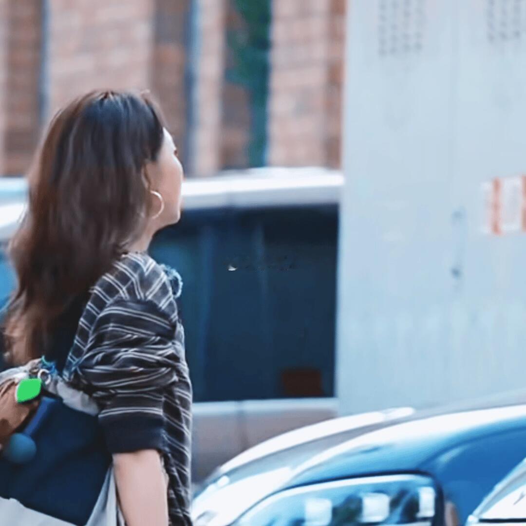 殷桃这次花少完全做自己殷桃坦言拍戏和综艺差别很大花儿与少年 拍戏是演别人写好的故