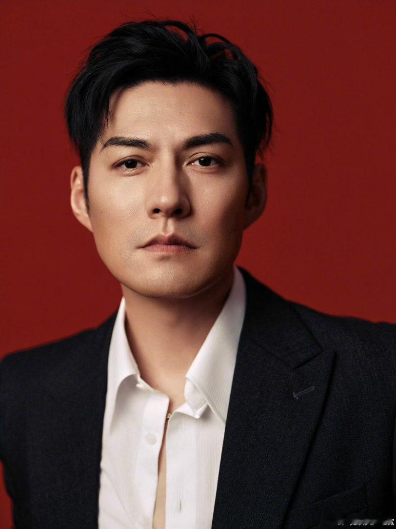 严屹宽拿显微镜追的还珠格格吧从表情到手势，连嬷嬷那股狠中带劲的神韵都拿捏住了！严