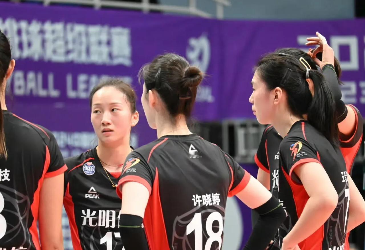 【上海光明光明优倍女排3-2胜北京汽车女排】
2023-2024中国女排超级联赛