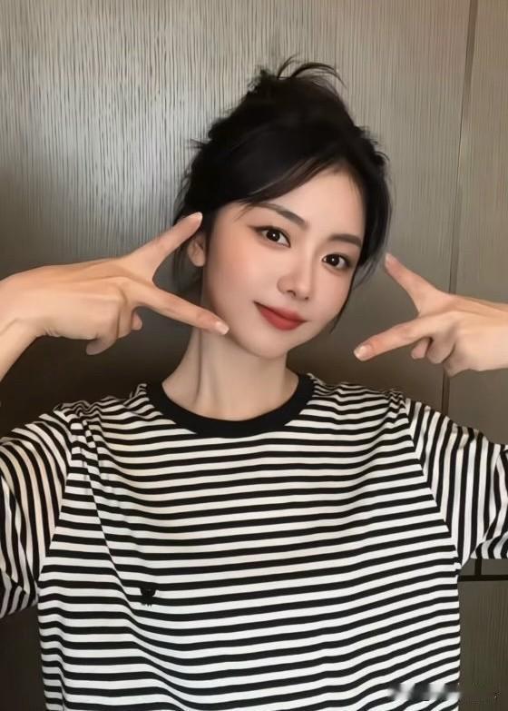 谭松韵，董晴，秦岚
都说在纷繁复杂的娱乐圈很难有真友谊
但你们是一句朋友大过天