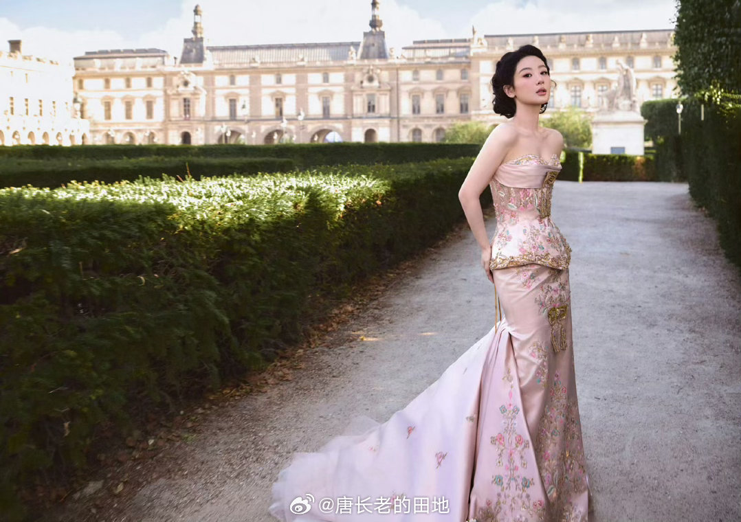白玉兰哇！杨紫出席第 31 届白玉兰颁奖典礼解锁大牌高定！！！演绎Zuhair 