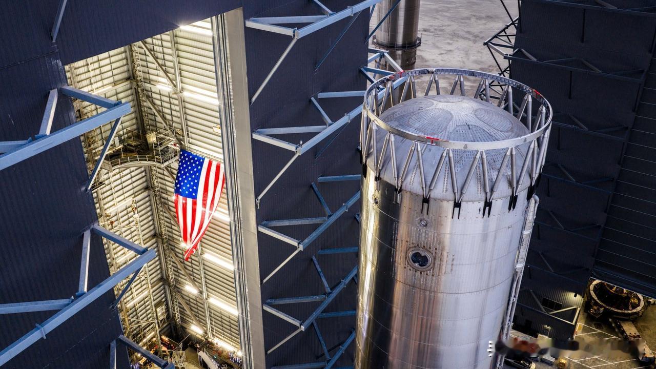 马斯克的Space X的首枚超重型V3火箭——18号助推器——即将开始发射前测试