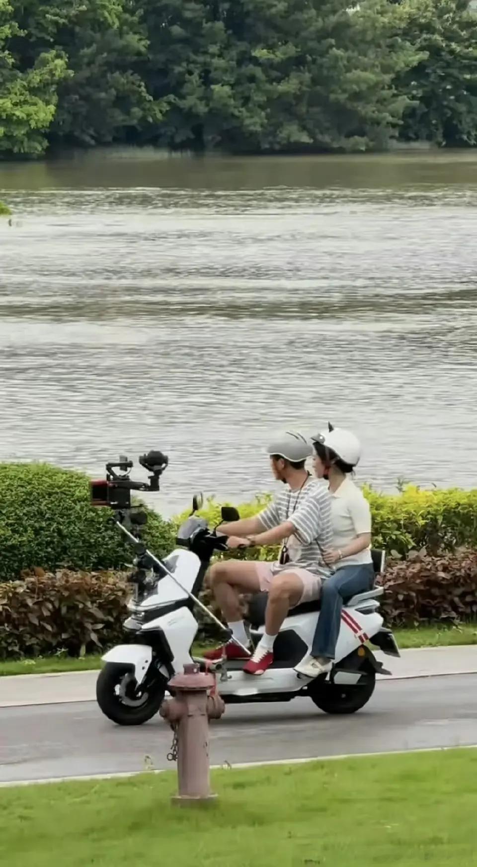 沈月张晚意现偶路透，体感两人氛围感如何？ 