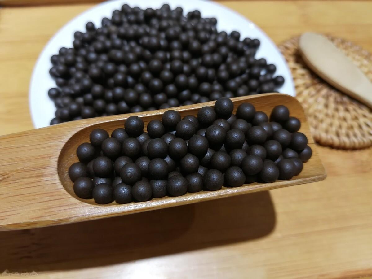 眼睛是五脏精气的显示屏，1个中成药，滋肝补肾又明目
 
你有没有过这样的经历？早