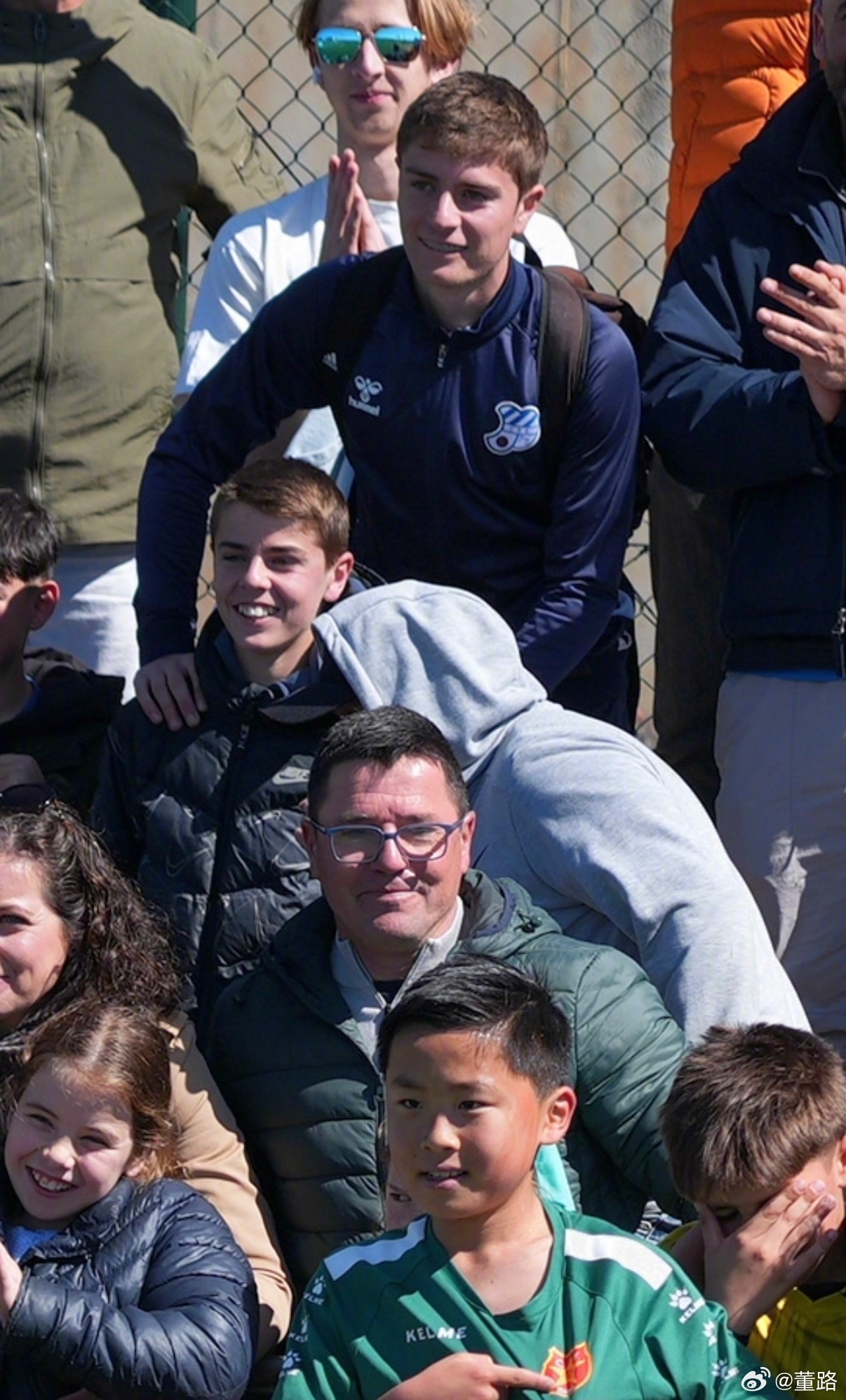 老二的队友——欧罗巴的5号，是小金队友——达姆2015队长6的哥哥。他们家一共5