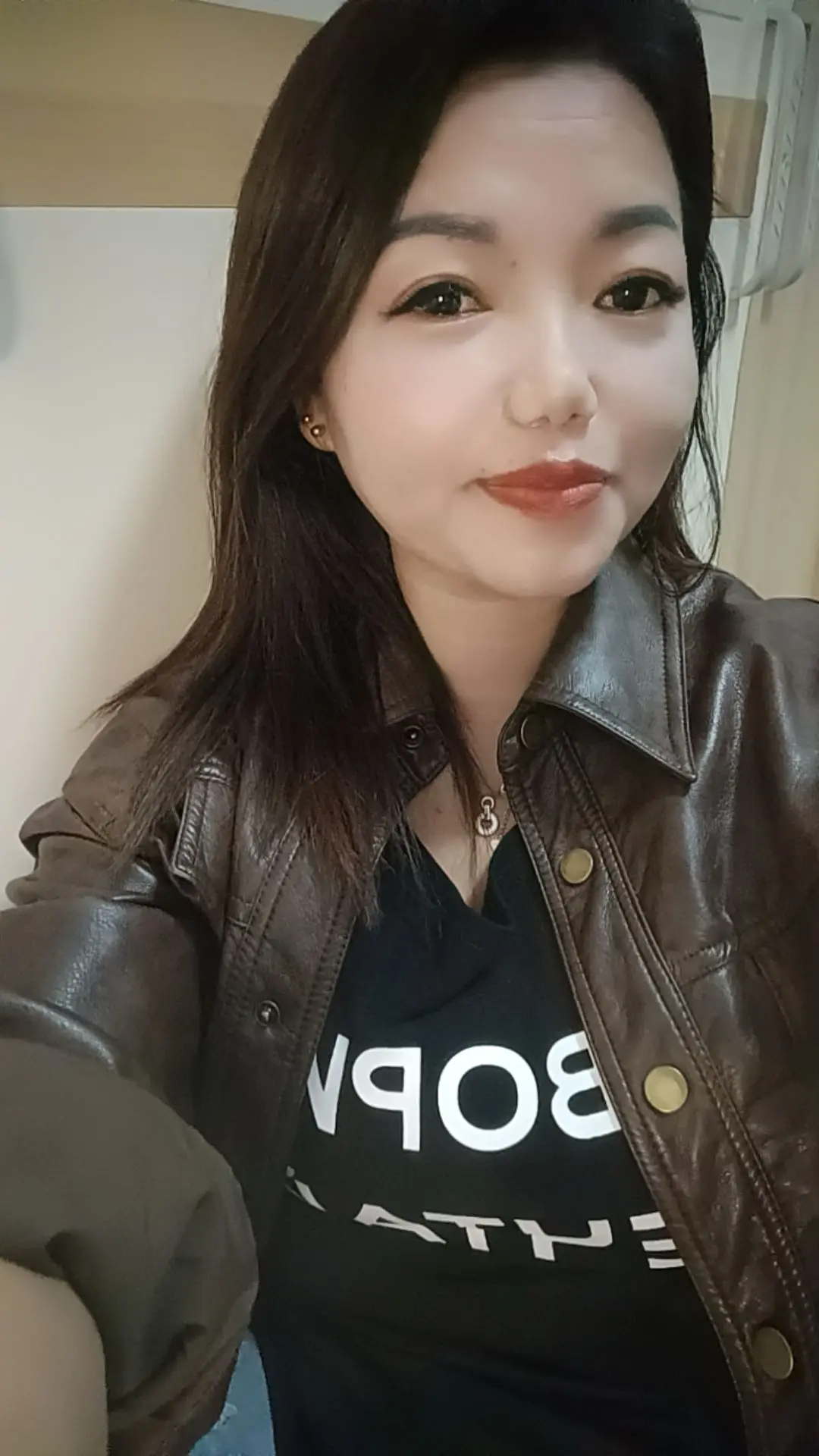 他们都看不起我  偏偏我也不争气  无人扶我凌云志  我自己也上不去 ...