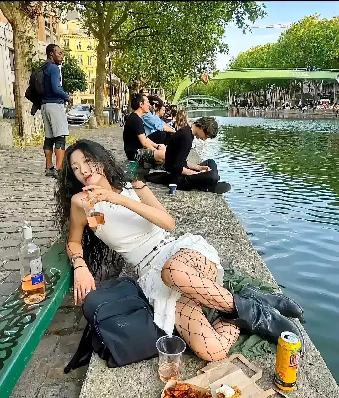 这网都能下河捕鱼了。