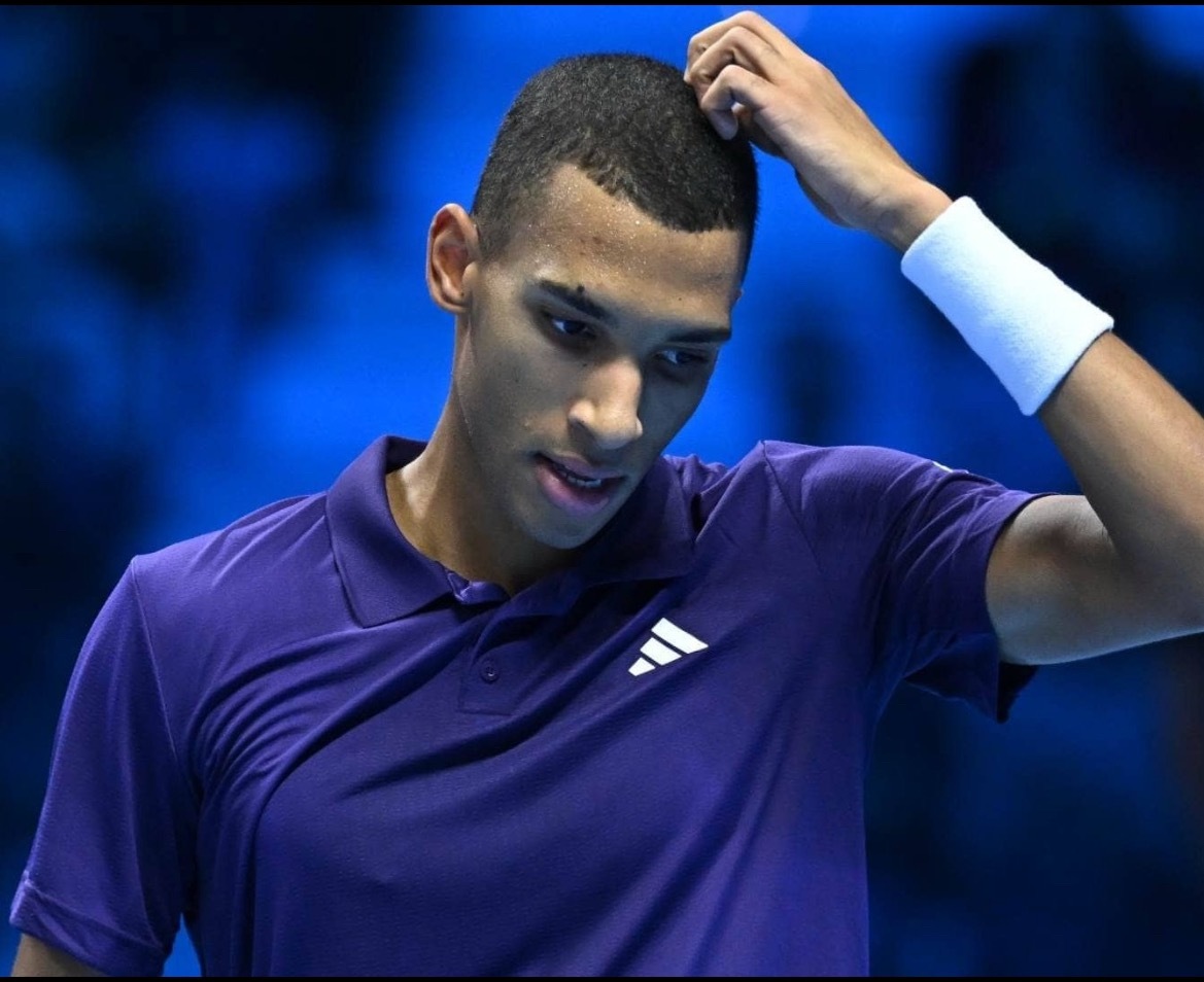 阿利亚西姆在ATP年终总决赛中以4-6、7-6（7）、7-5击败谢尔顿。凭借这场