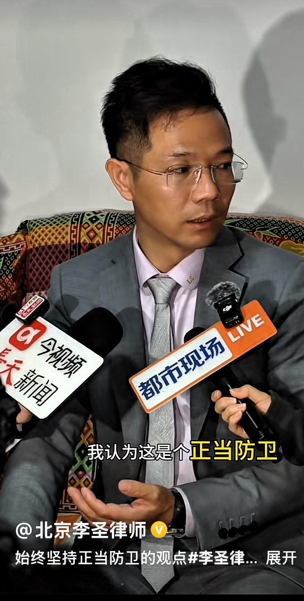 一睁眼就被李律的细节狠狠圈粉！

刚醒刷到李律的视频，好家伙，一大早媒体全围着他