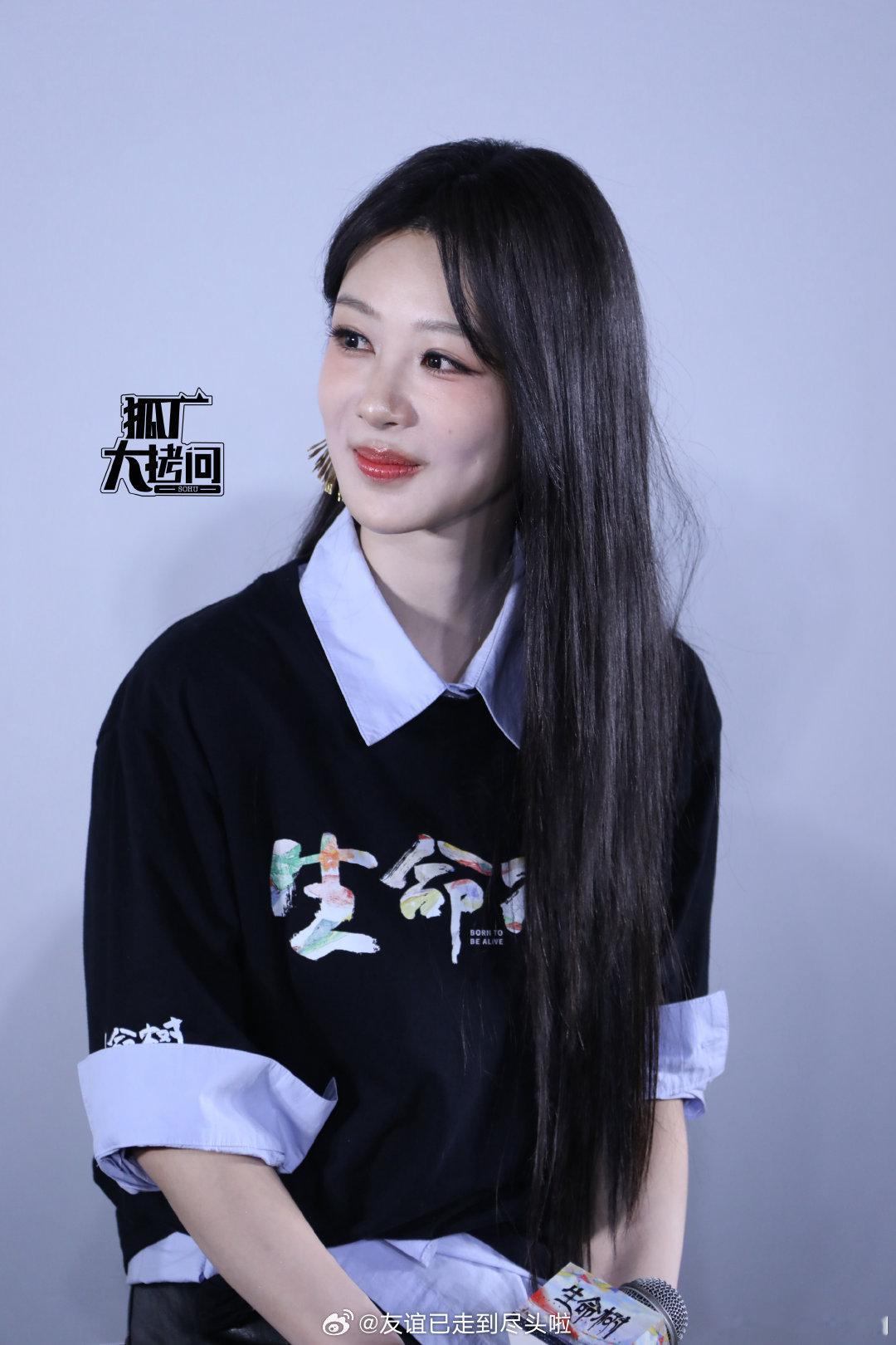 杨紫《生命树》看片会媒体生图，这状态太好了吧！杨紫胡歌亮相生命树发布会杨紫生命树