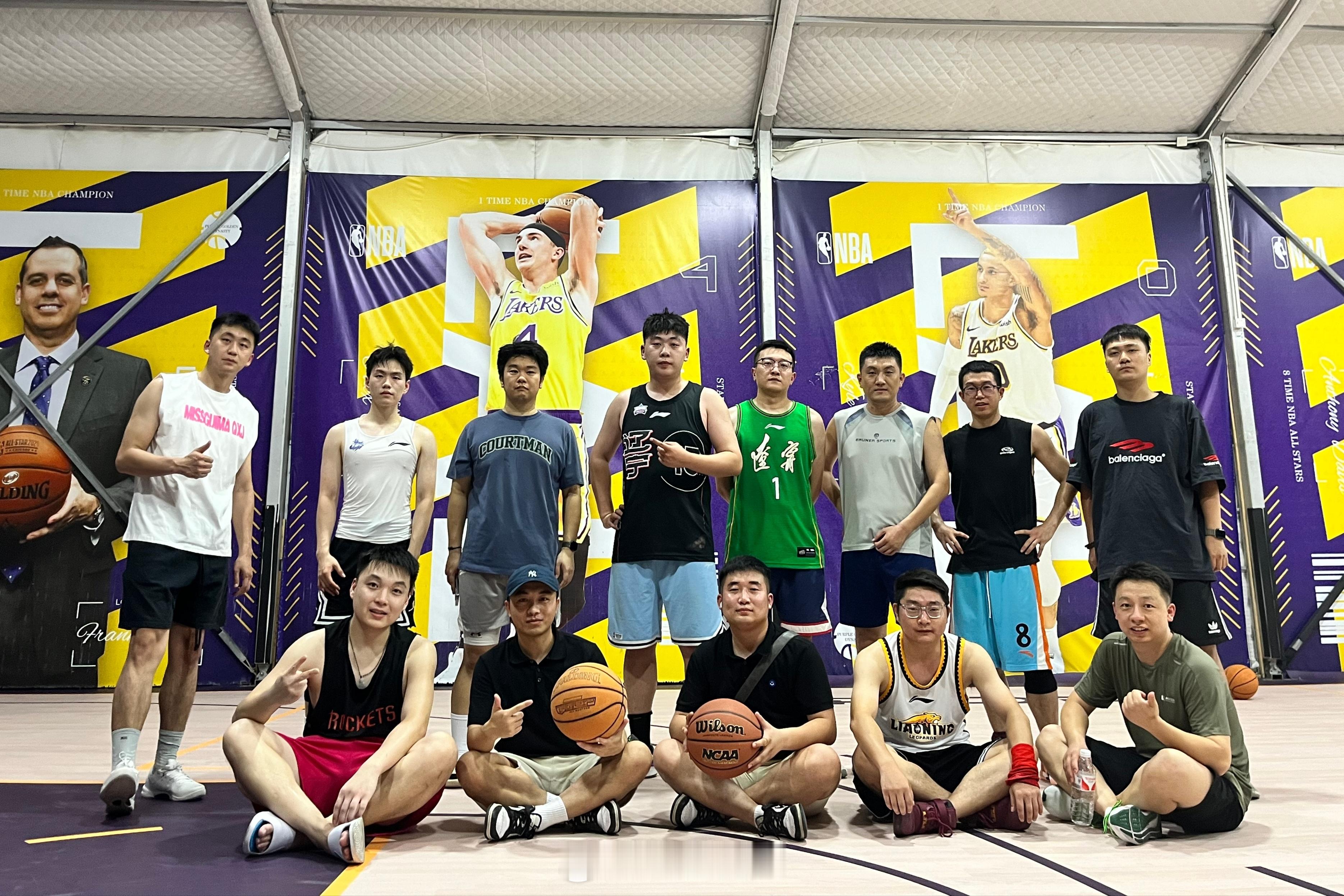 #篮球热力一夏#星火上海和杭州都在夏训，就等新赛季看球赛前碰一碰了。夏天喷一下，