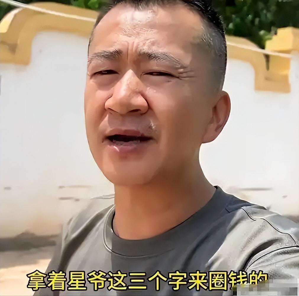 李嘉明一脸愁容的说：“万万没想到，我卖酒的店才开业三个月就要关停了，就因为我之前