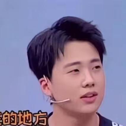 重温郭麒麟和烧饼的经典采访，
瞬间懂了什么是顶级的双向护短。很多人只觉得这段互动