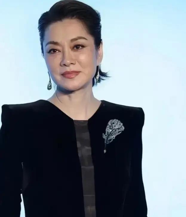 九派新闻 8月8日报道 歌手毛阿敏哪哪都挺好，就是有一个很让大家不喜欢的点，那就