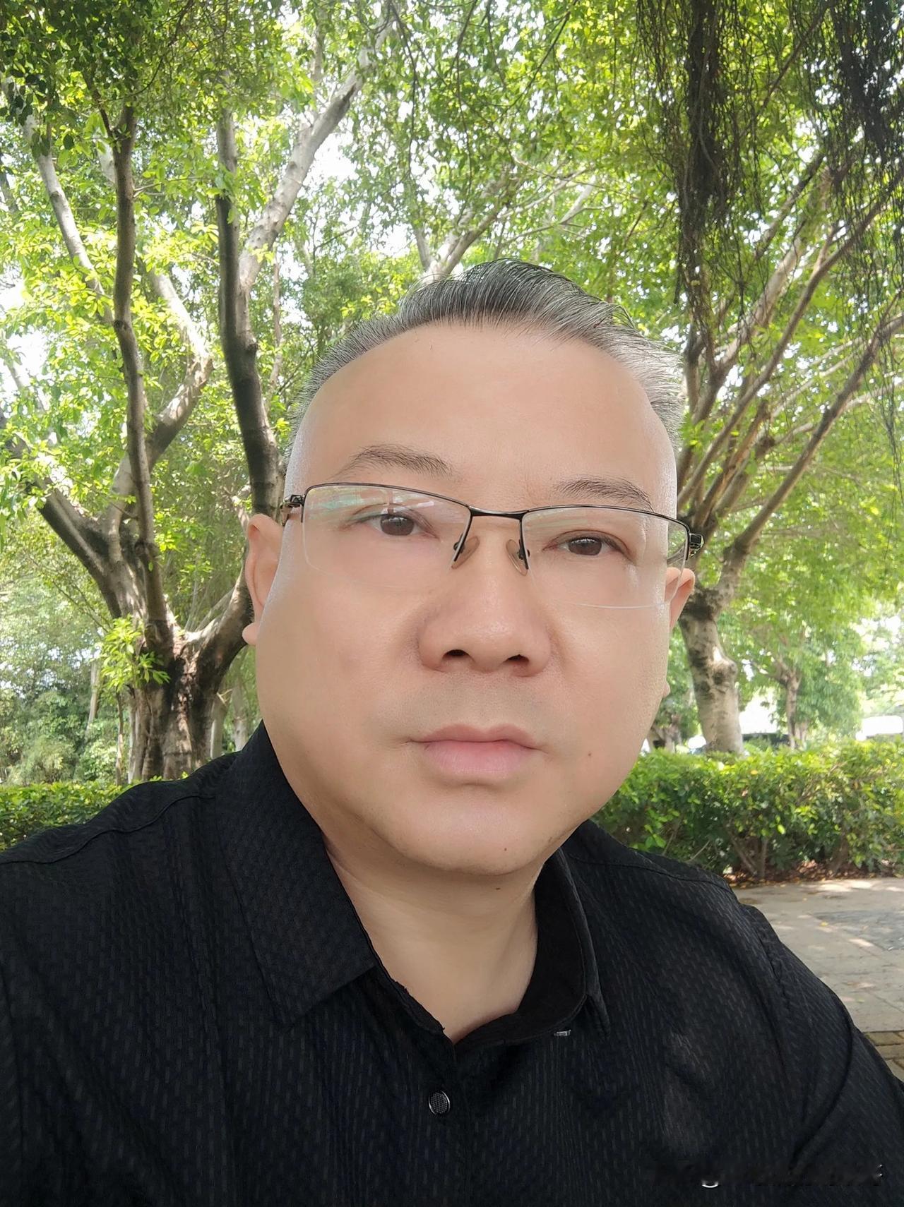 又增加一些房源，今天父亲过来公寓搭把手，父亲年纪确实大了，本一直打理纸添张业务，