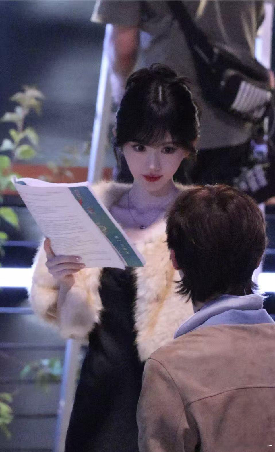 鞠婧祎 jjy鞠婧祎阿黛jjy鞠婧祎来战“皎皎明月照大地 朵朵玫瑰赠予你” 