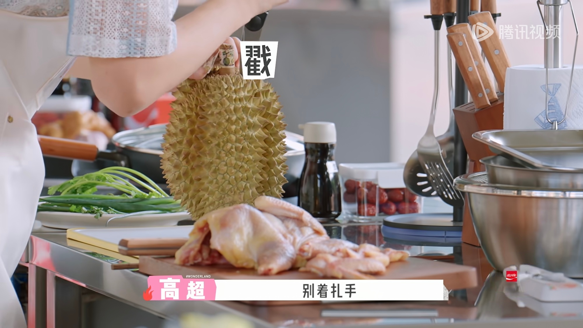 “别扎着手”“别磕着头” 