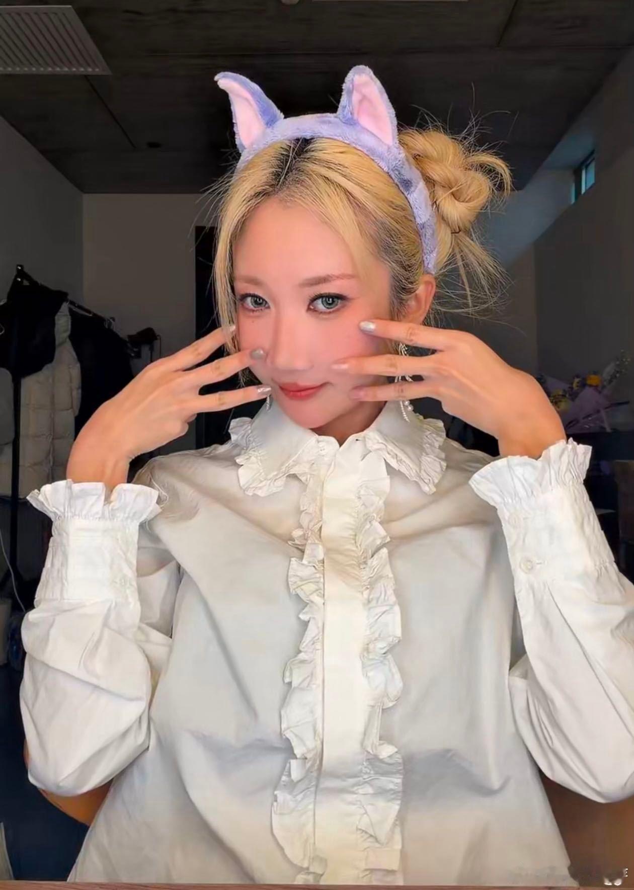 乃万直播一开就是宠乃万直播直接放大招，一开场就送亲手做的手串，这是什么神仙操作？