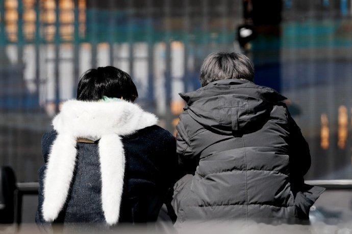 刘耀文发了和贺峻霖的背影照刘耀文发了贺峻霖兔耳背影照好可爱 兔子和小狗娱乐