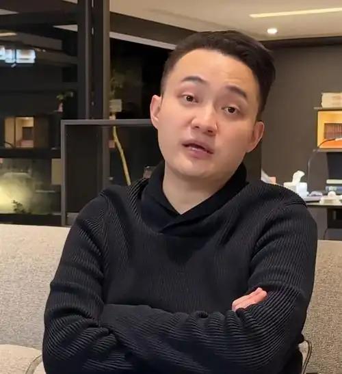 孙宇晨的AI中转站，到底在割谁？


最近，币圈大佬孙宇晨高调宣布砸钱搞AI中转